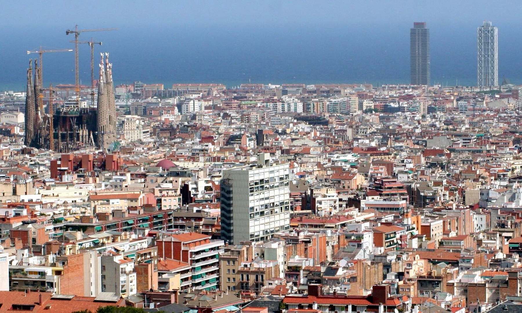 Barcelona — vista de la ciudad y el mar